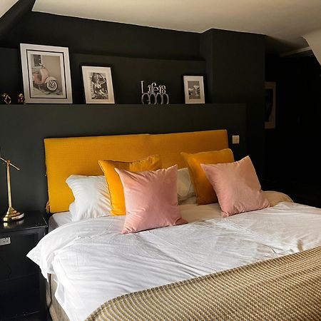 ستامفورد El Camino Suites الغرفة الصورة